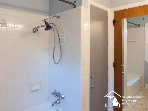 Bath - 1516 Riverview, Monroe, MI 48162 photo 2 of 3