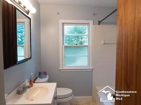 Bath - 1516 Riverview, Monroe, MI 48162 photo 1 of 3