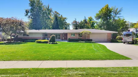 2200 Groveland, Bay City, MI 48706