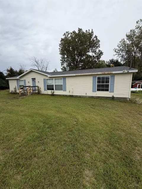 2119 S Eight Mile, Breckenridge, MI 48615
