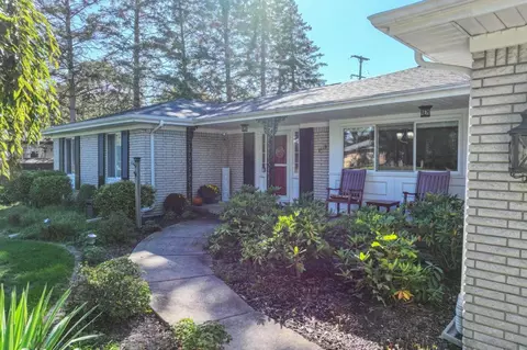 2119 Blackthorn, Burton, MI 48509