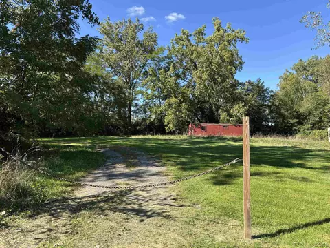 2000 Blk Geller, Adrian, MI 49221