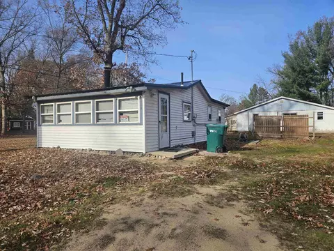 5223 E Cranberry Lk, Harrison, MI 48625
