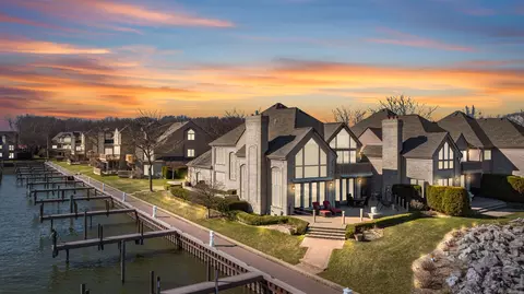 26421 Harbour Pointe #10, Harrison Township, MI 48045