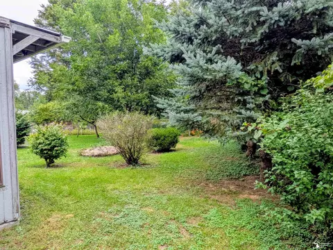 Exterior - 12430 Maxwell, Carleton, MI 48117 photo 8 of 10
