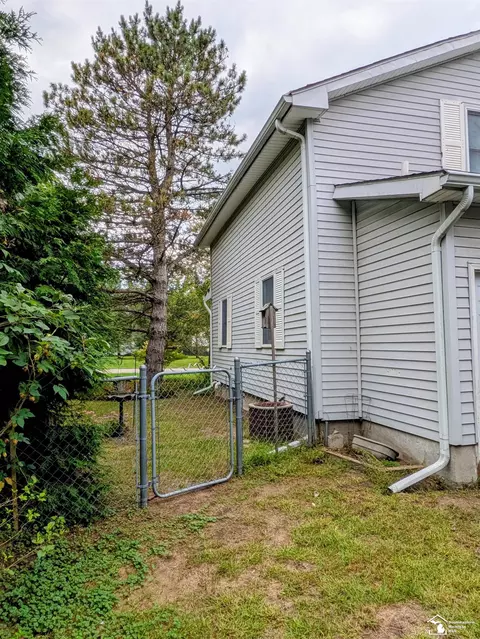 Exterior - 12430 Maxwell, Carleton, MI 48117 photo 5 of 10