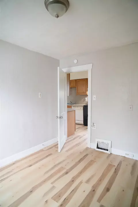 Bedroom - 809 Campbell, Flint, MI 48507 photo 4 of 6