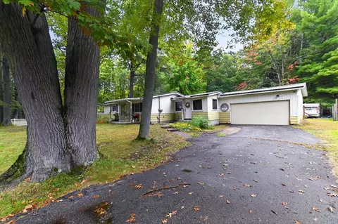 2504 Smith, Sanford, MI 48657