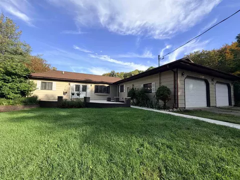 150 W Maple Grv, Farwell, MI 48622
