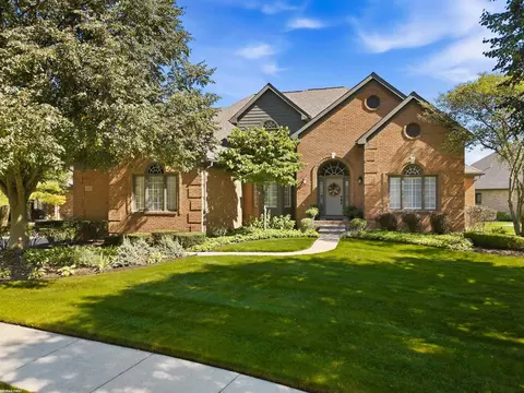 48574 Red Oak, Shelby Township, MI 48315