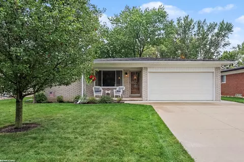 17512 Contesti, Clinton Township, MI 48035