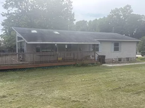 6614 P Rd, Escanaba, MI 49829
