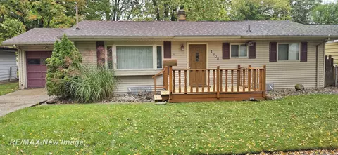 1908 Oxford, Saginaw, MI 48602