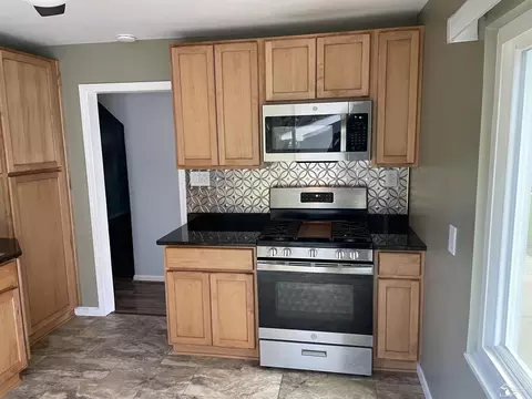 918 Harbor, Monroe, MI 48162 photo 2