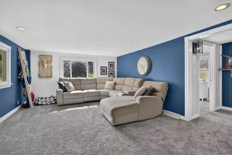 Living - 12931 Beecher, Hudson, MI 49247 photo 2 of 3