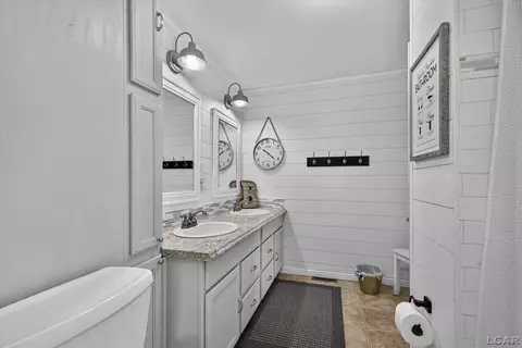 Bath - 12931 Beecher, Hudson, MI 49247 photo 1 of 5