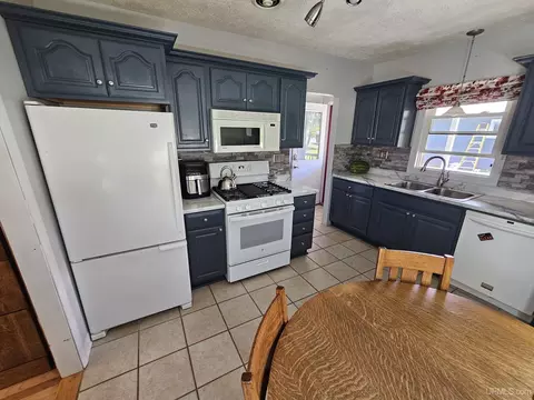 Kitchen - 17811 Lee, L'anse, MI 49946 photo 1 of 6