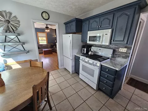 Kitchen - 17811 Lee, L'anse, MI 49946 photo 4 of 6
