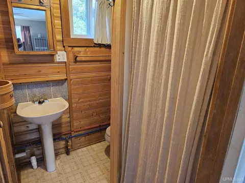Bath - 17811 Lee, L'anse, MI 49946 photo 2 of 4