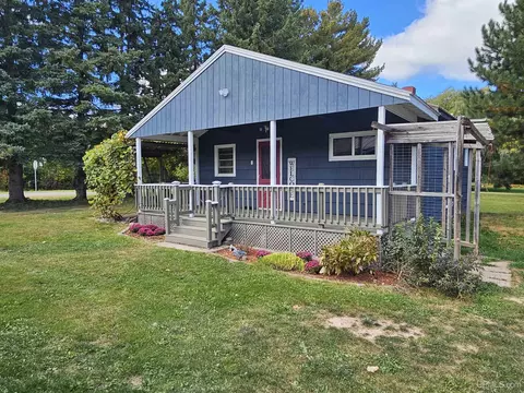 Exterior - 17811 Lee, L'anse, MI 49946 photo 2 of 24