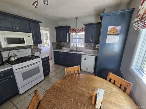 Kitchen - 17811 Lee, L'anse, MI 49946 photo 3 of 6