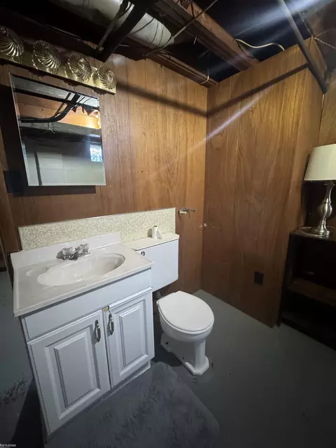 Bath - 949 Hubbard, Flint, MI 48503 photo 4 of 4