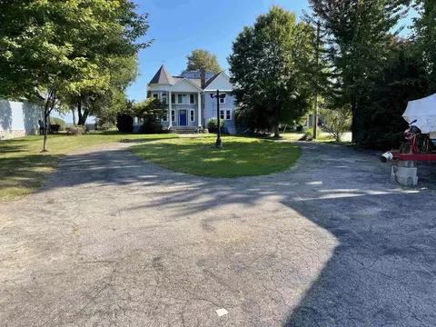 33518 Jefferson, Saint Clair Shores, MI 48082