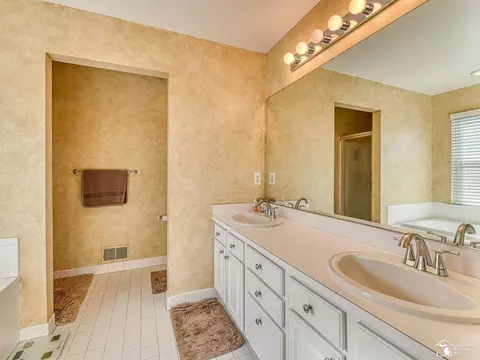 Bath - 25028 Maxwell, Flat Rock, MI 48134 photo 1 of 5