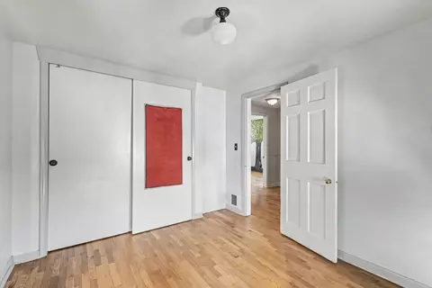 Bedroom - 2406 Windemere, Flint, MI 48503 photo 5 of 11