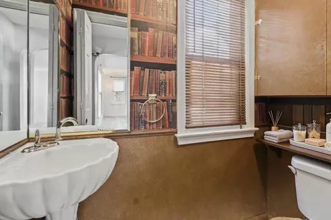 Bath - 2406 Windemere, Flint, MI 48503 photo 1 of 4