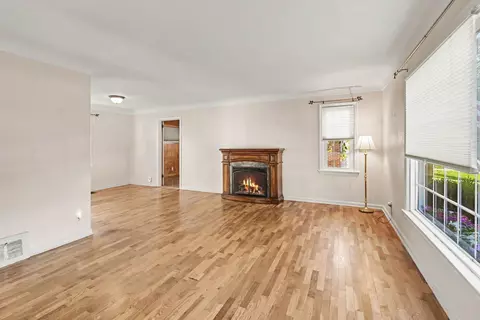 Living - 2406 Windemere, Flint, MI 48503 photo 2 of 9