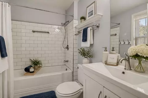 Bath - 2406 Windemere, Flint, MI 48503 photo 3 of 4