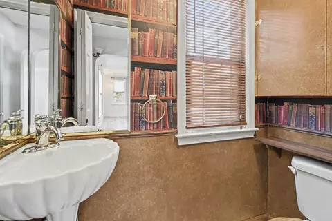 Bath - 2406 Windemere, Flint, MI 48503 photo 2 of 4