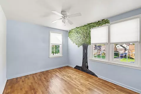Bedroom - 2406 Windemere, Flint, MI 48503 photo 3 of 11