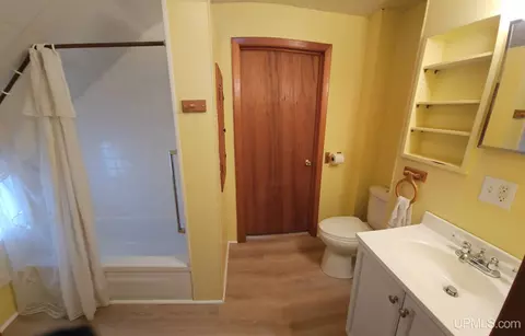 Bath - 408 E, Iron Mountain, MI 49801 photo 5 of 5