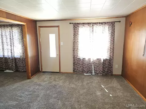 Living - 408 E, Iron Mountain, MI 49801 photo 2 of 4