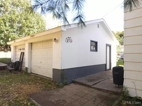 Exterior - 408 E, Iron Mountain, MI 49801 photo 4 of 7