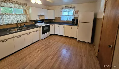 Kitchen - 408 E, Iron Mountain, MI 49801 photo 1 of 6