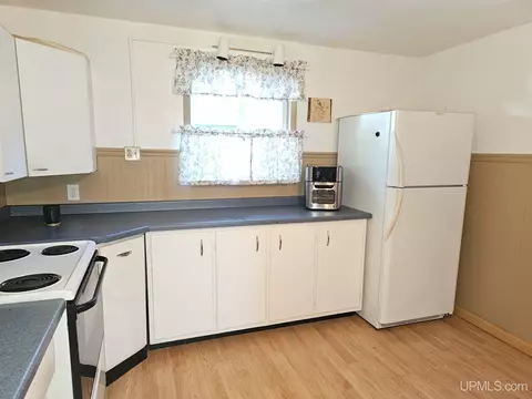 Kitchen - 408 E, Iron Mountain, MI 49801 photo 6 of 6