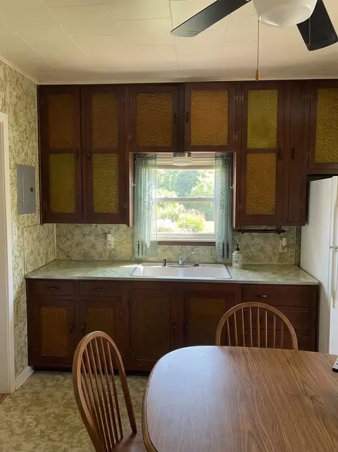 Kitchen - 236 E Beech, Gladwin, MI 48624 photo 2 of 2