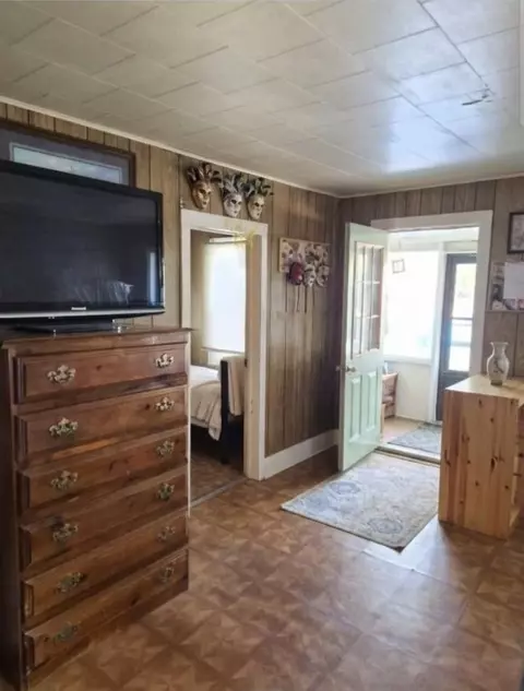 Entry Way - 236 E Beech, Gladwin, MI 48624 photo 2 of 3