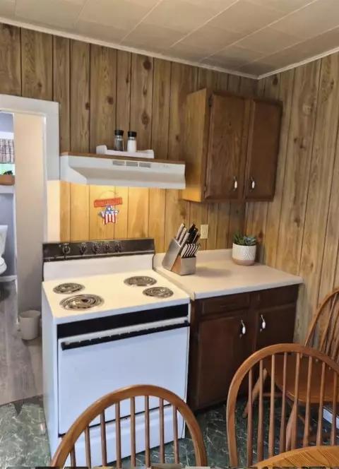 Kitchen - 236 E Beech, Gladwin, MI 48624 photo 1 of 2