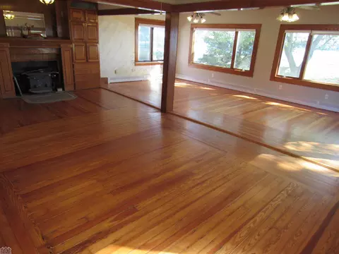 Living - 9910 N N Riv, Algonac, MI 48001 photo 2 of 5