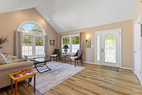 Entry Way - 725 Clark St, Tecumseh, MI 49286 photo 1 of 3