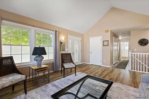 Entry Way - 725 Clark St, Tecumseh, MI 49286 photo 2 of 3