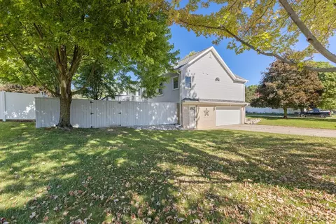 Exterior - 725 Clark St, Tecumseh, MI 49286 photo 5 of 7