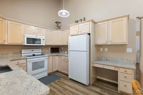 Kitchen - 725 Clark St, Tecumseh, MI 49286 photo 3 of 6