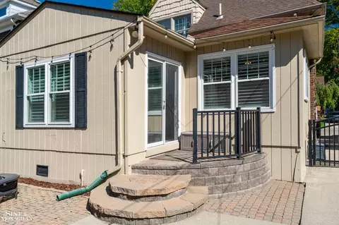 Exterior - 223 Mckinley, Grosse Pointe Farms, MI 48236 photo 5 of 7