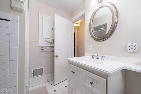 Bath - 223 Mckinley, Grosse Pointe Farms, MI 48236 photo 3 of 3