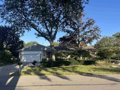 38550 Santa Barbara, Clinton Township, MI 48036
